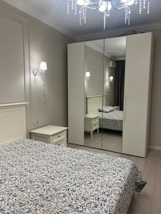 Продам белый шкаф с комодом (Италия)