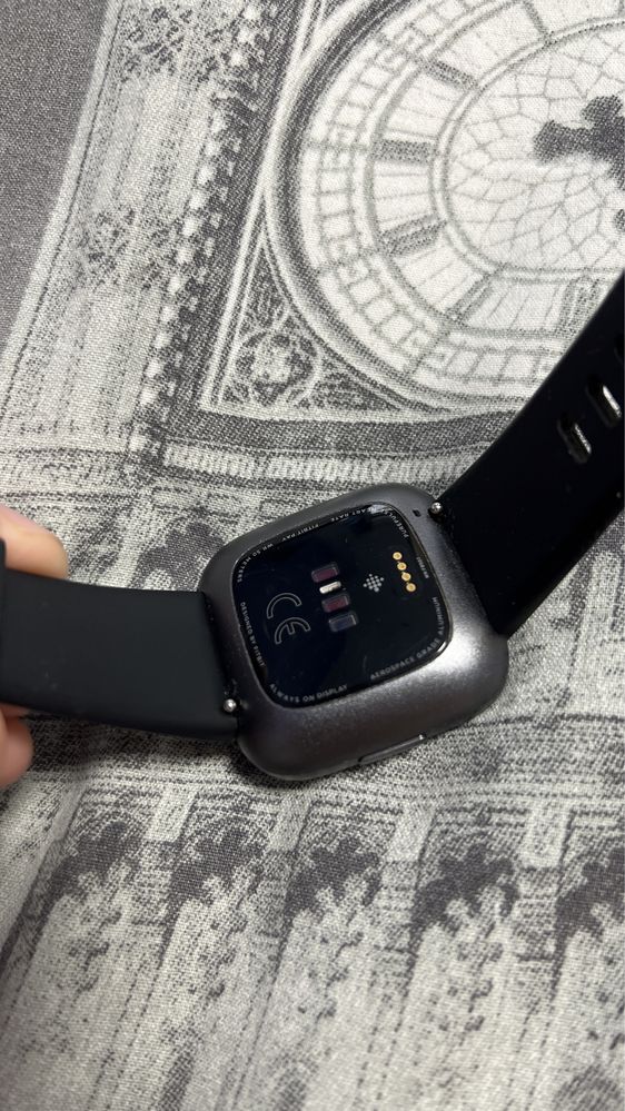 FitBit Versa 2 с драскотини