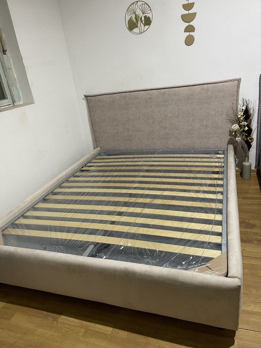 Pat tapitat cu somiera rabatabila