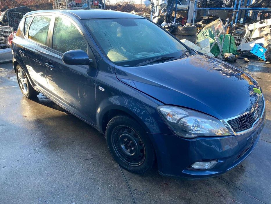 dezmembrez kia ceed 1.6 benzina/hayon kia ceed/capota kia ceed/faruri