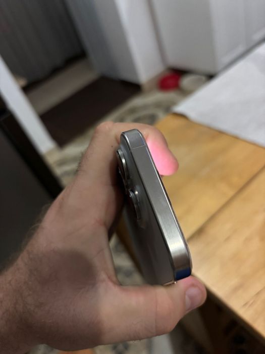 iPhone 16 Pro Natural Titanium