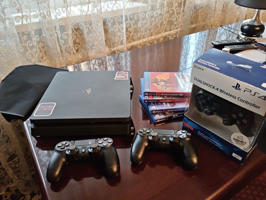 Продам Sony Playstation 4 Slim 1 Tb