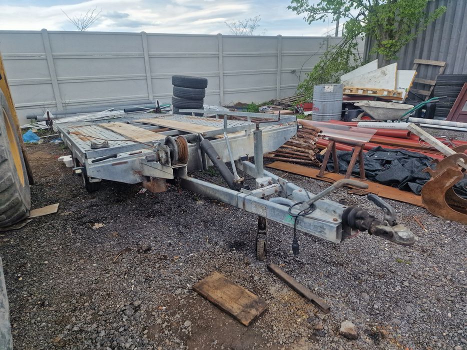 Vind platformă auto inmatriculată