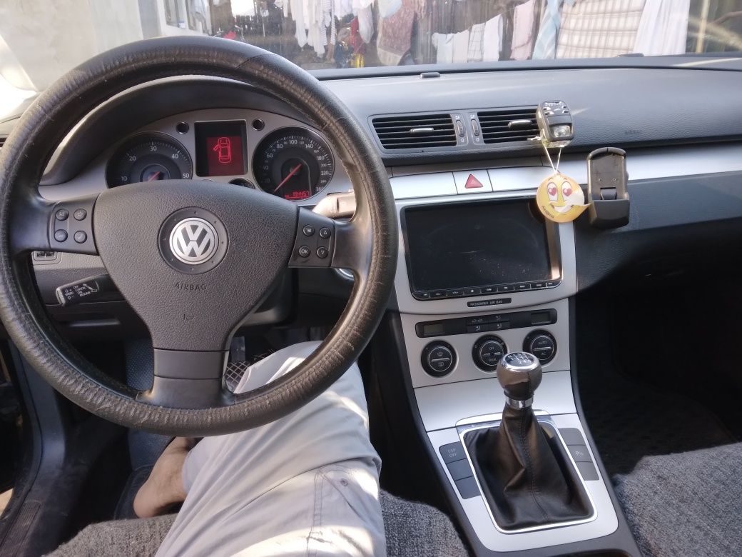 Vând Volkswagen passat .