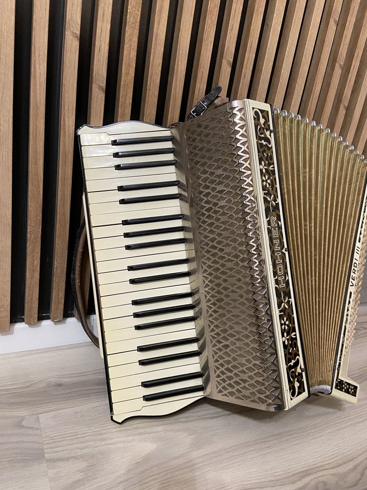 Acordeoane/Acordeon nemțești Hohner și Piakordia cu 120 bași