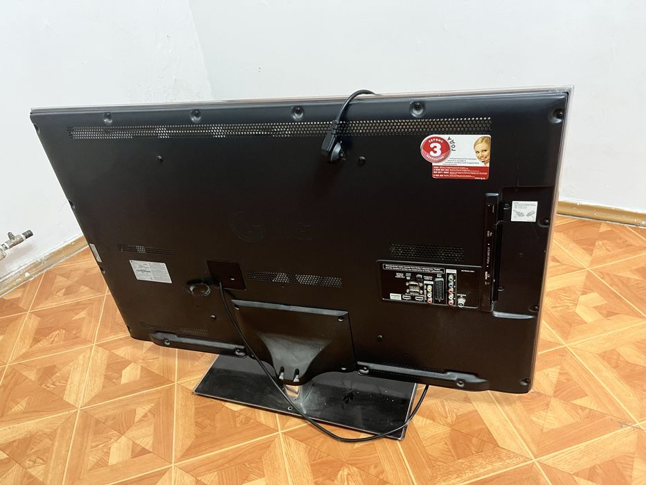 Телевизор LG,отдам даром на запчасти