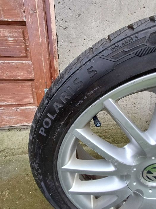 Vând jante pe 17 originale VW cu cauciucuri de iarnă  profil 6mm.