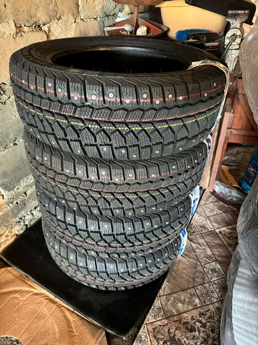 Резина 195/65 R15 Viatti шипованная 4 баллона