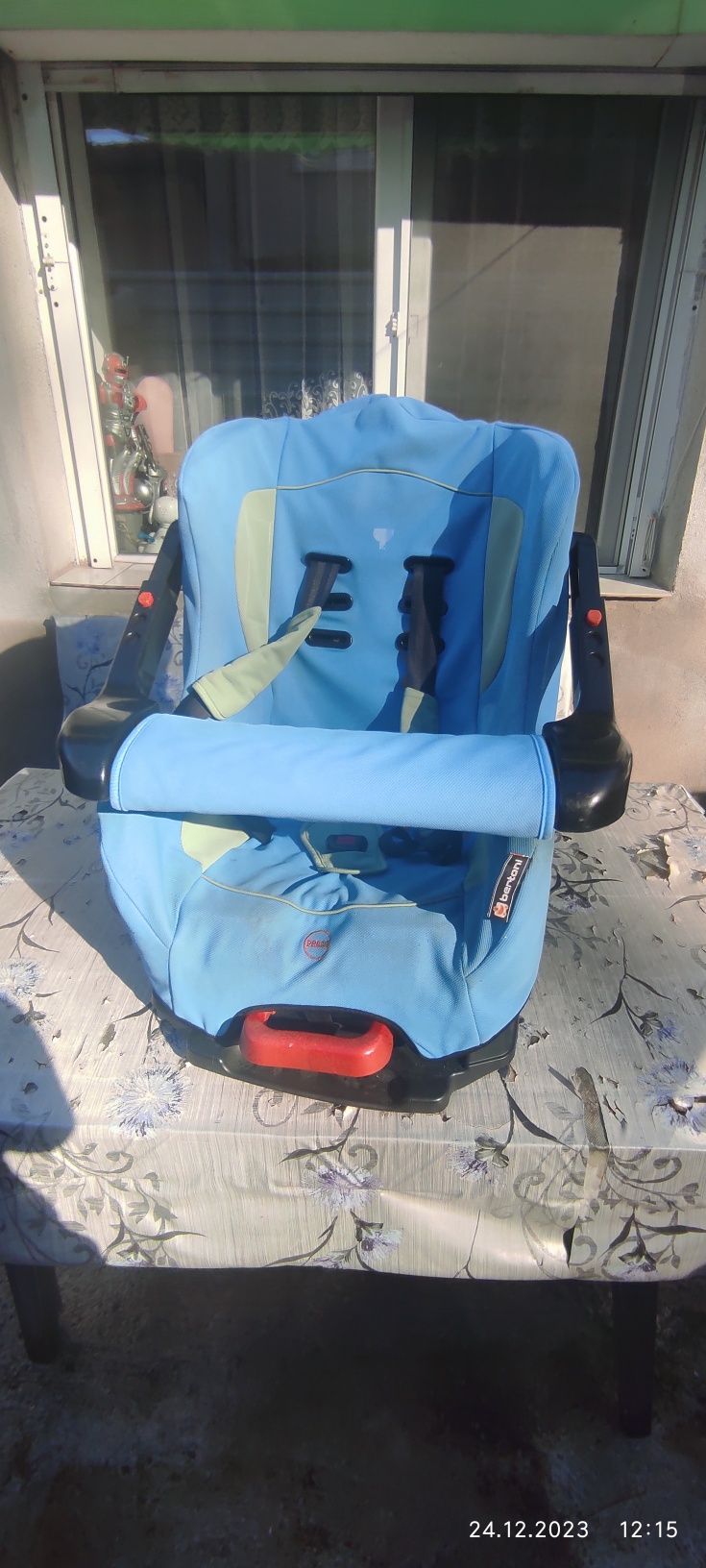 Столче за кола за дете