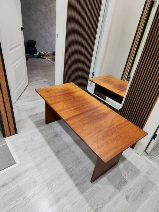 Продается журнальный столик.