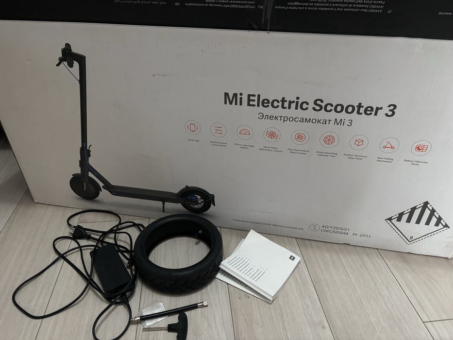 Продам Электросамокат Xiaomi Mi 3- отличное состояние ,полный комплект