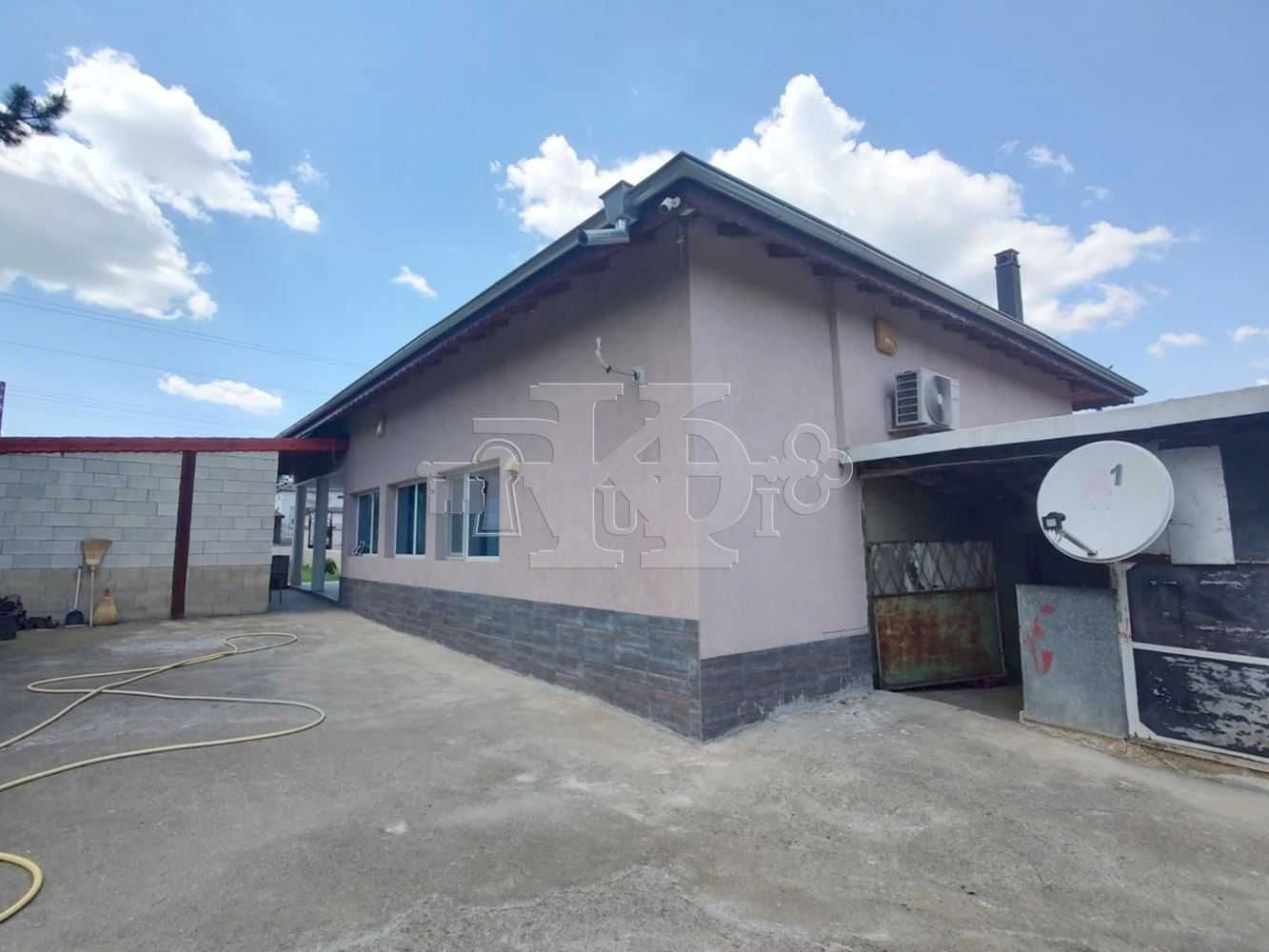 Карапелит, обл. Добрич, къща след основен ремонт с двор, 69000€.