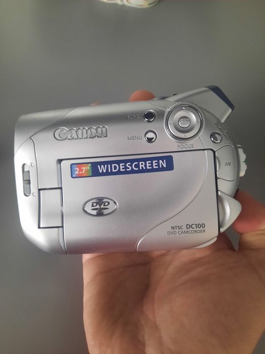 Видеокамера Canon DVD DC100