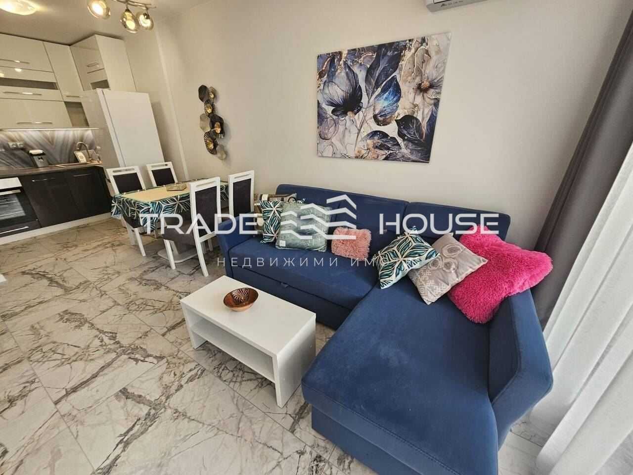 Дава се под наем Двустаен апартамент в Пловдив, Център - 76 кв.м за 680 € - Снимка #1