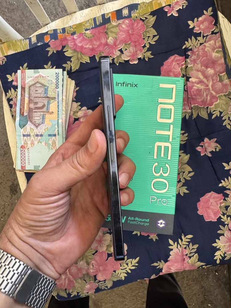 infinix not 30 pro 8.256g holati ideal karopka dak bor