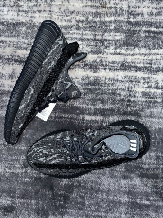 Adidasi Yeezy Premium