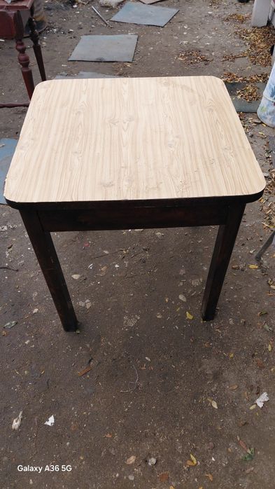 Vând masă di esență tare