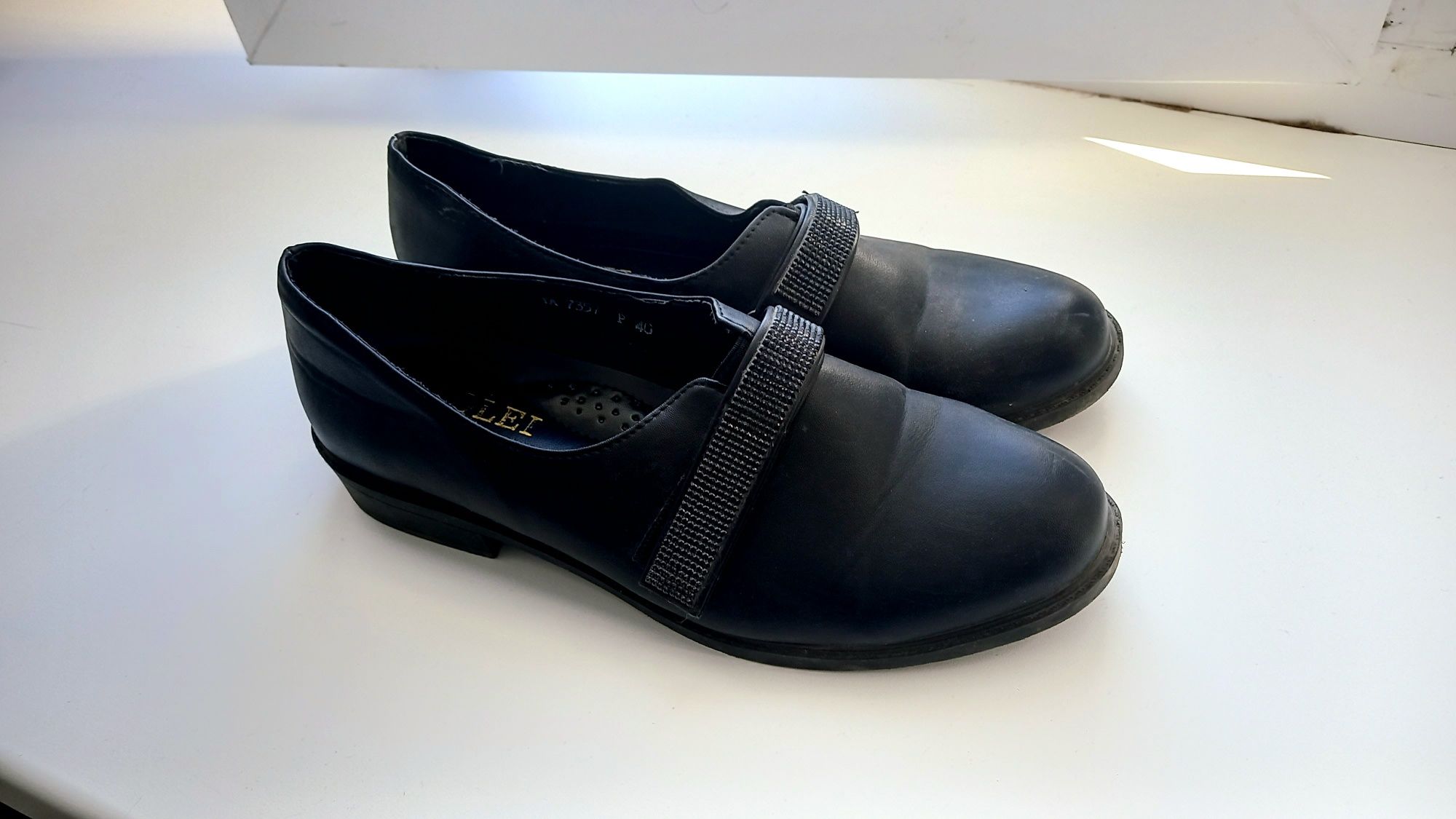 Продам чёрные туфли-лоферы