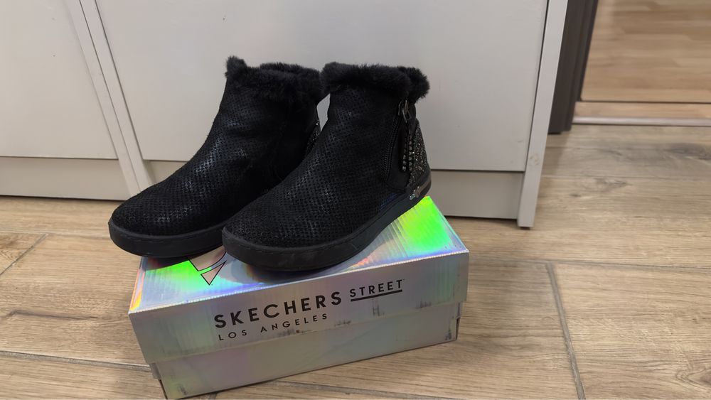 Ghete Skechers masura 31