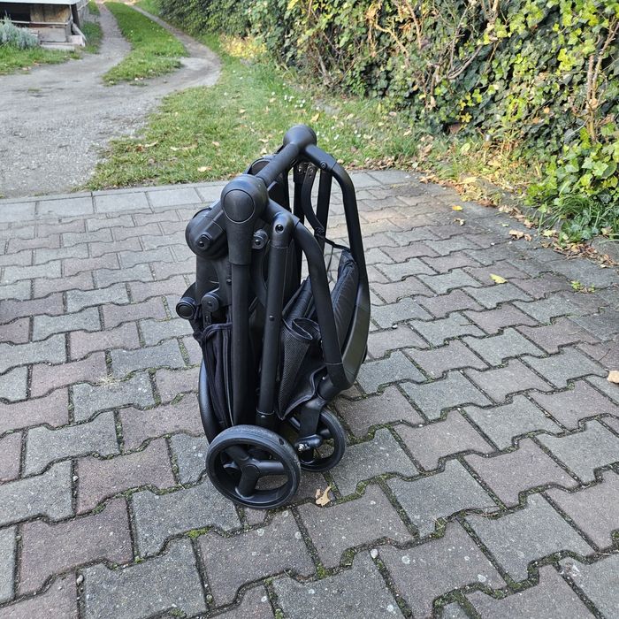 Carucior sport pliabil si reversibil