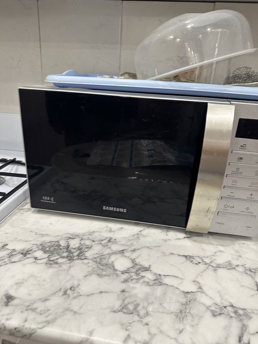 Микроволновка  черная есть, и беленькая есть