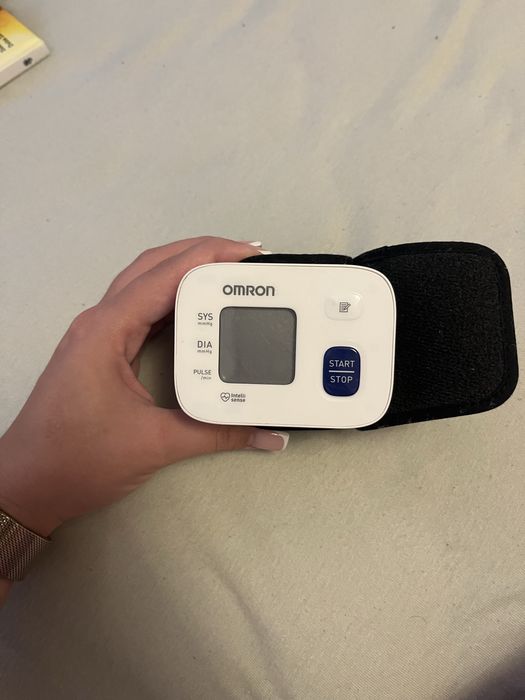 Tensiometru de incheietura Omron