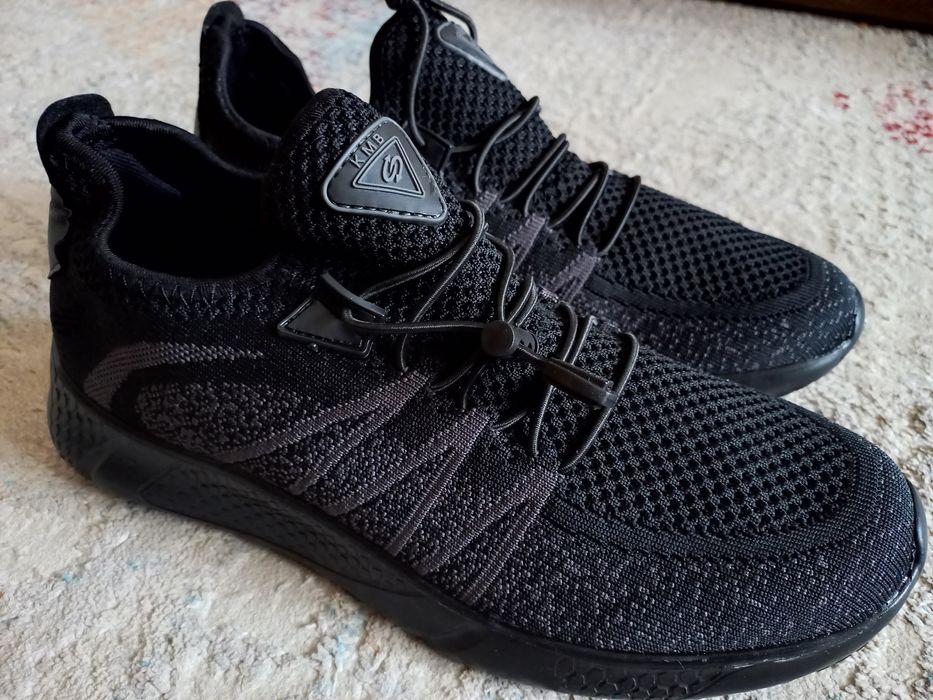 Продам мужские кроссовки