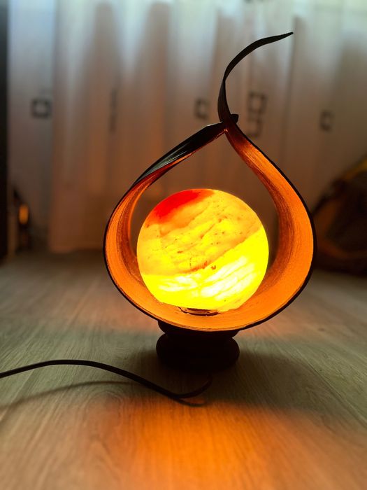 Lampa de sare cu lumina calda