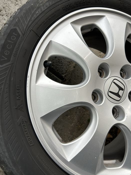 Джанти за Honda 16 с зимни гуми Good Year