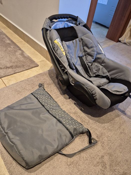 Scoica auto si geanta bebe