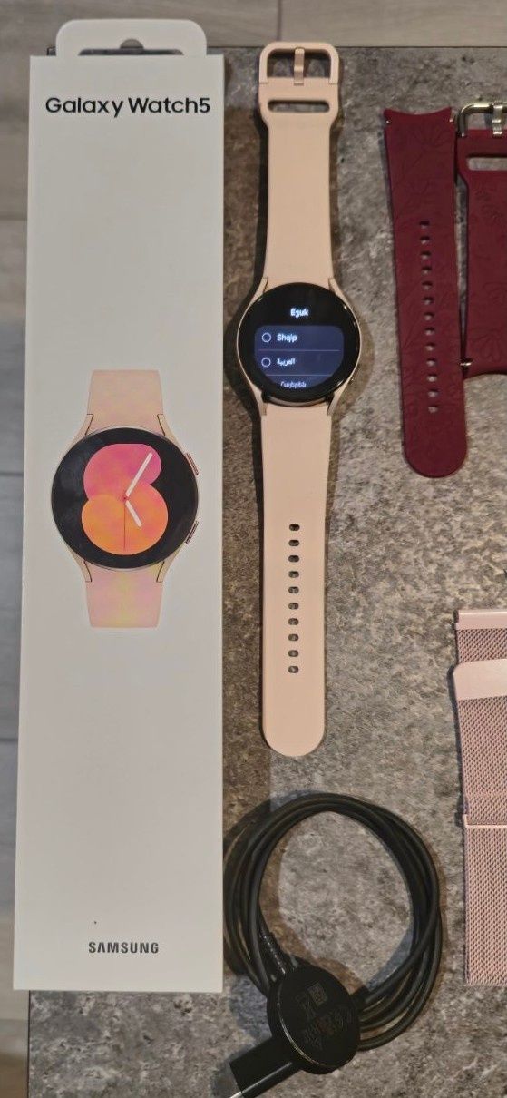 Samsung Galaxy Watch 5 BT, 40 mm + 6 каишки + 6 стъклени протектора