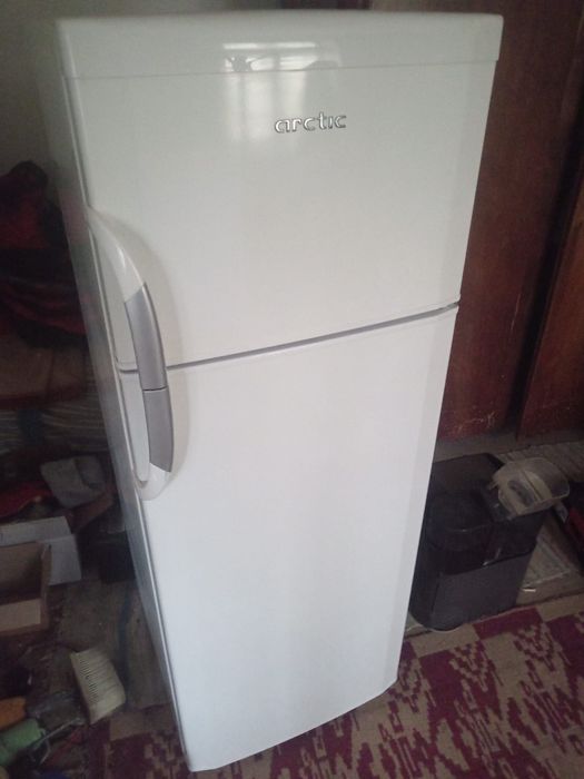 Vând frigider Arctic