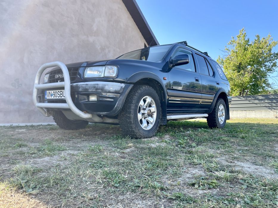 Opel frontera.