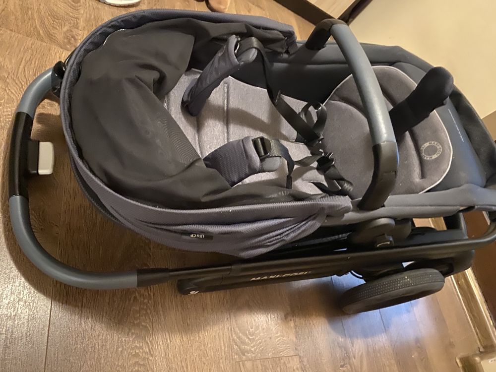 Количка Maxi Cosi комплект шаси, седалка и кош за новородено
