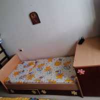 Детско легло с матрак и шкаф