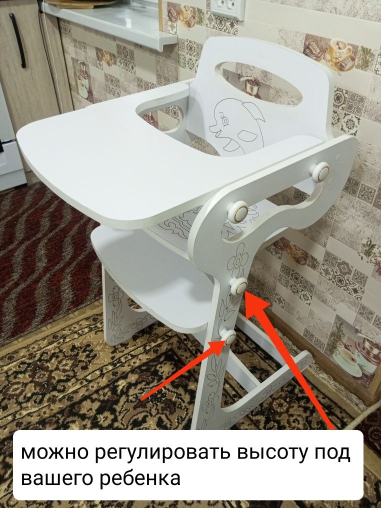 Кухонный столовый набор. Стол, стулья и детский стульчик