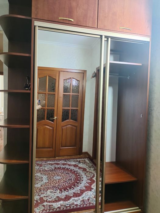 Шкаф в отличном состоянии в прихожую. Шкаф-купе