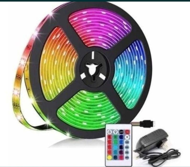 Banda led 5m multicolora cu telecomanda și alimentare pe priza