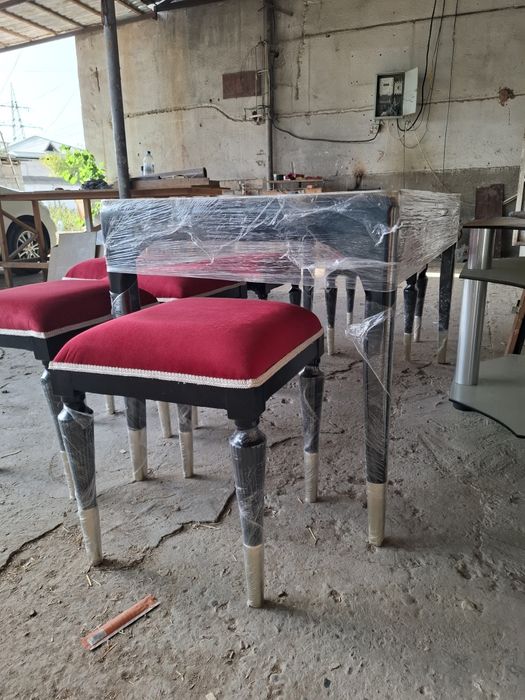 Продам стол со стульями из Чинара