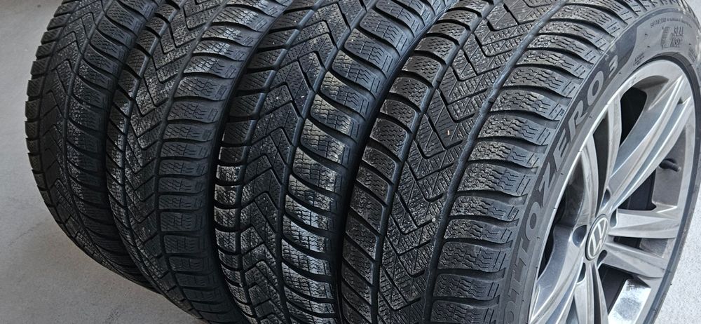 Jante VW 18 Passat 3G B8 R line echip iarna 235 45 18 Pirelli DOT 2023