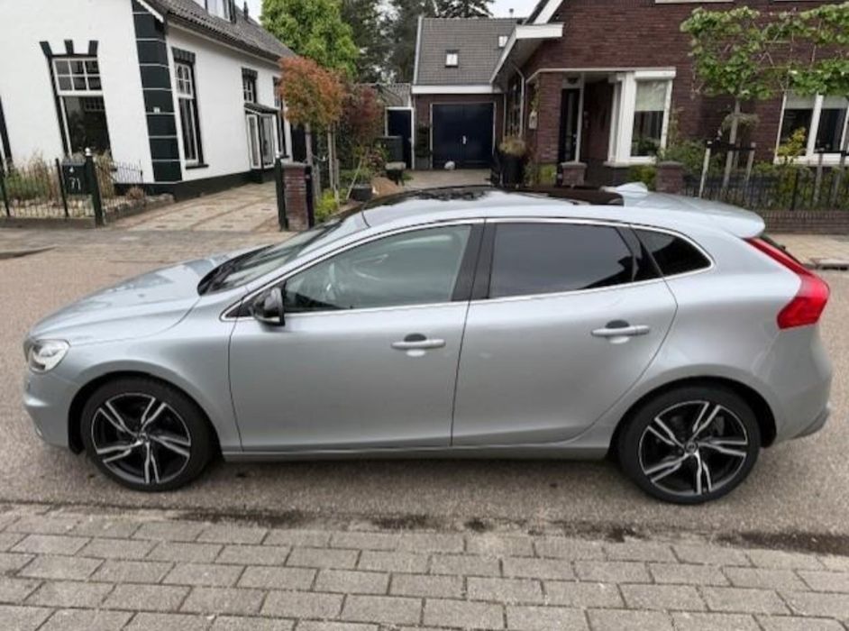 Volvo V40 R-design BI-XENON, leduri, navi, trapa