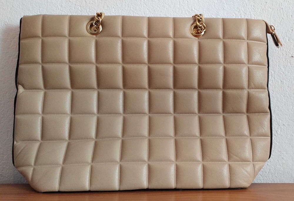 Дамска чанта в бежов цвят