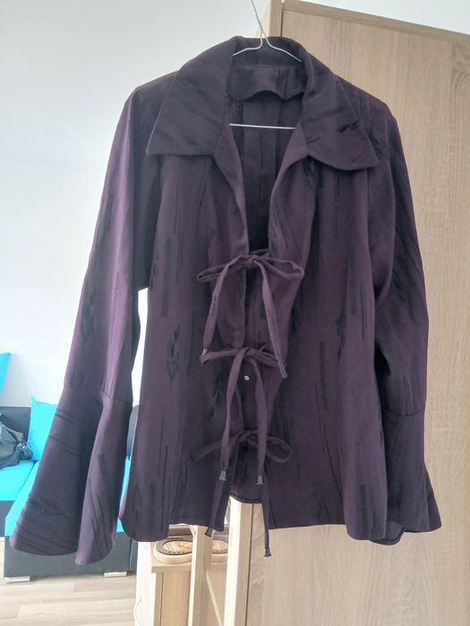 Vând costum pentru damă