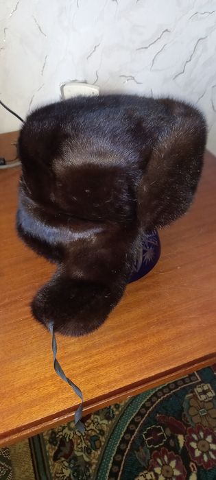 Продам отличную норковую шапку ушанку в идеальном состоянии.