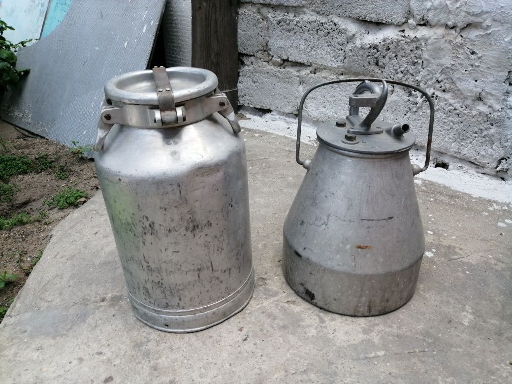 Продам фляги для дома, которая слева.