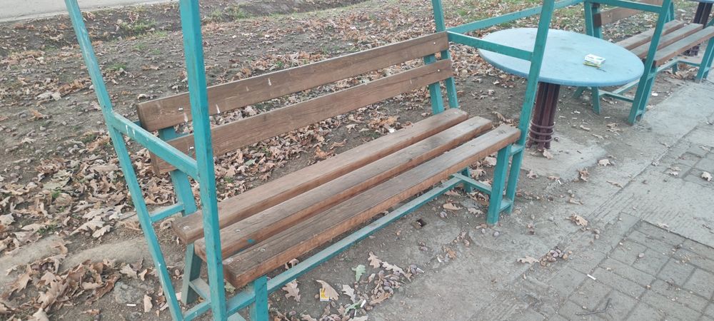 Скамейки с навесом