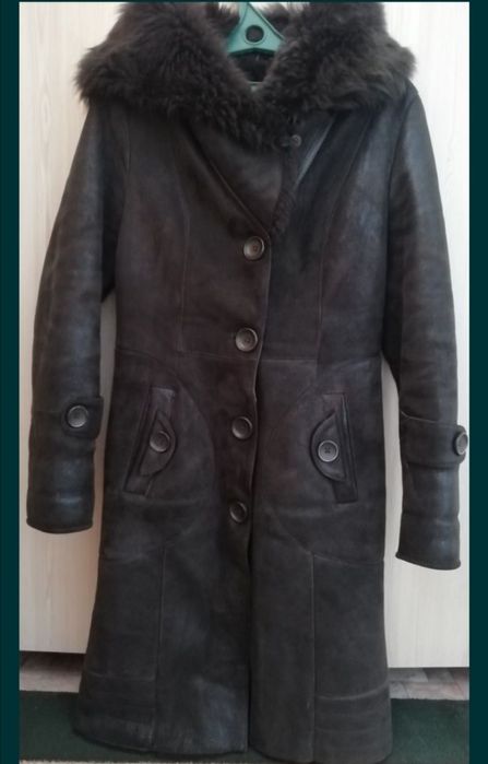 Продам недорого натуральную теплую дублёнку.размер 44-46 размер,