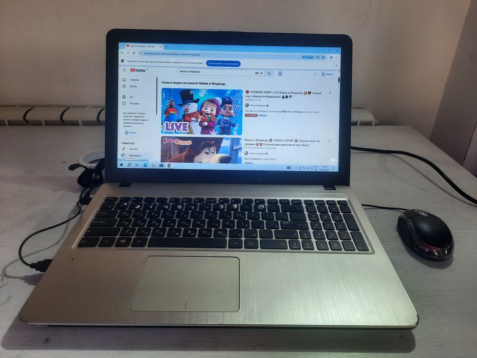 Ноутбук Асус 500 gb озу 4 гб Зарядка мышкa