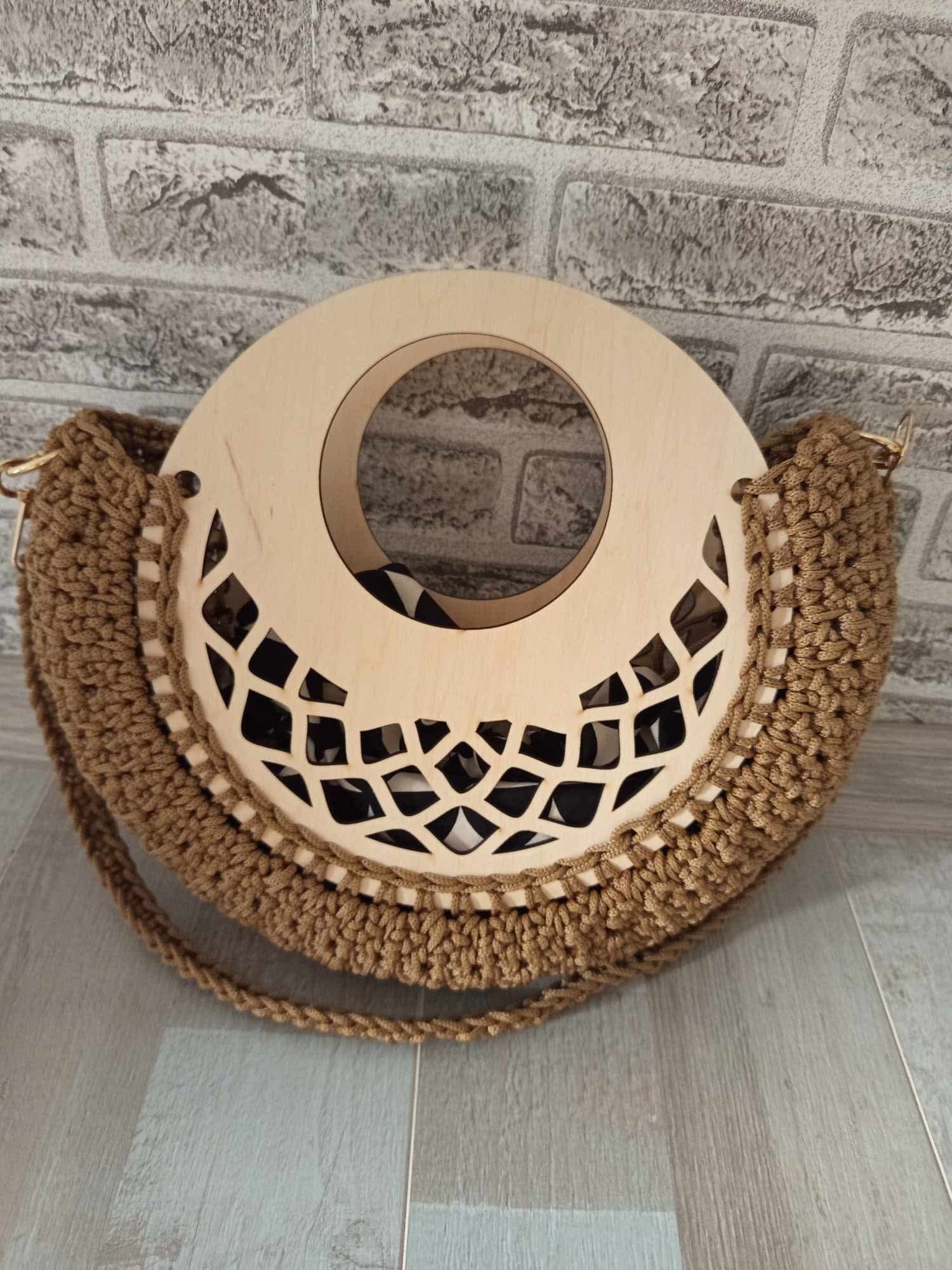 Чанта тип кошничка