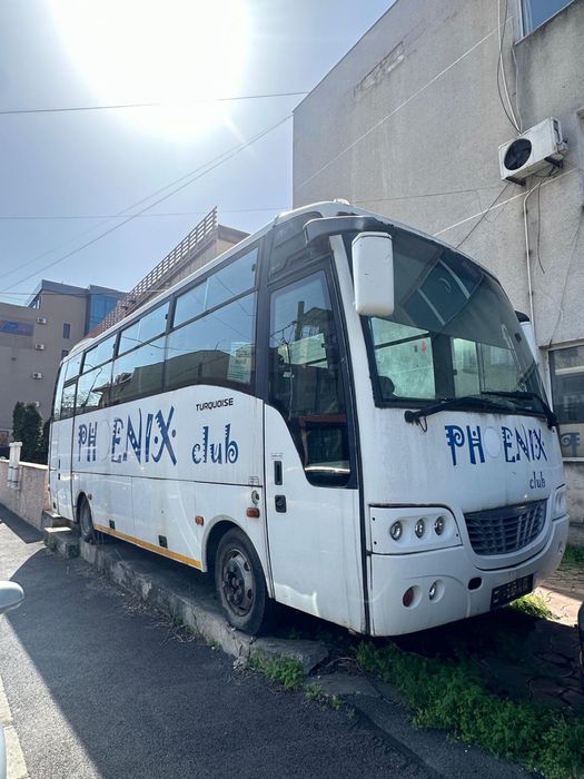 Isuzu turquoise Microbuz